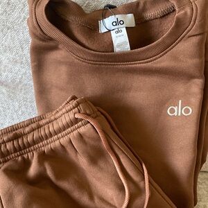 ALO LIKE Yoga Joggers in Warm Brown